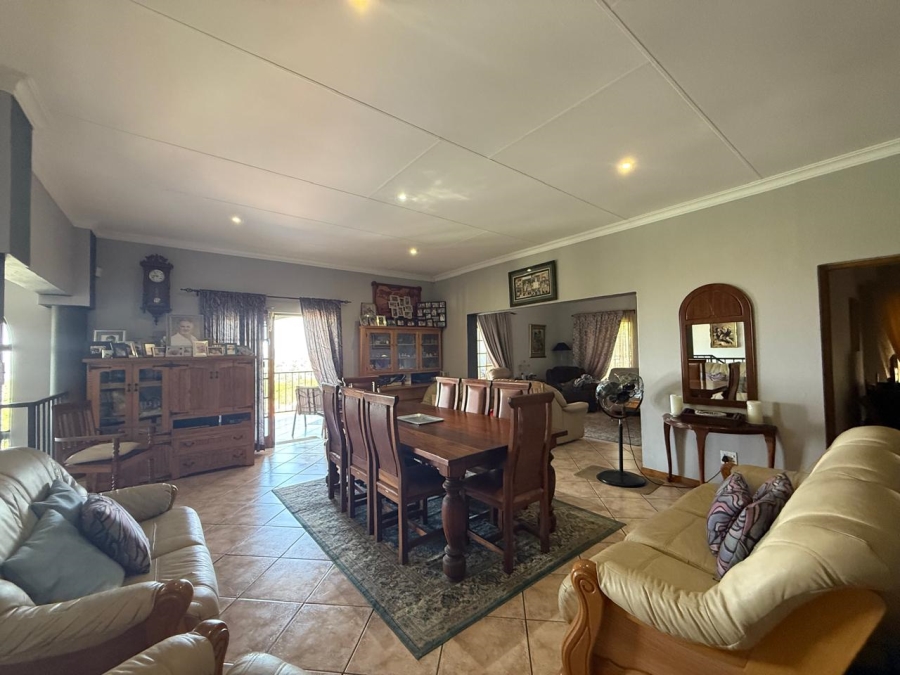 6 Bedroom Property for Sale in Safari Gardens North West